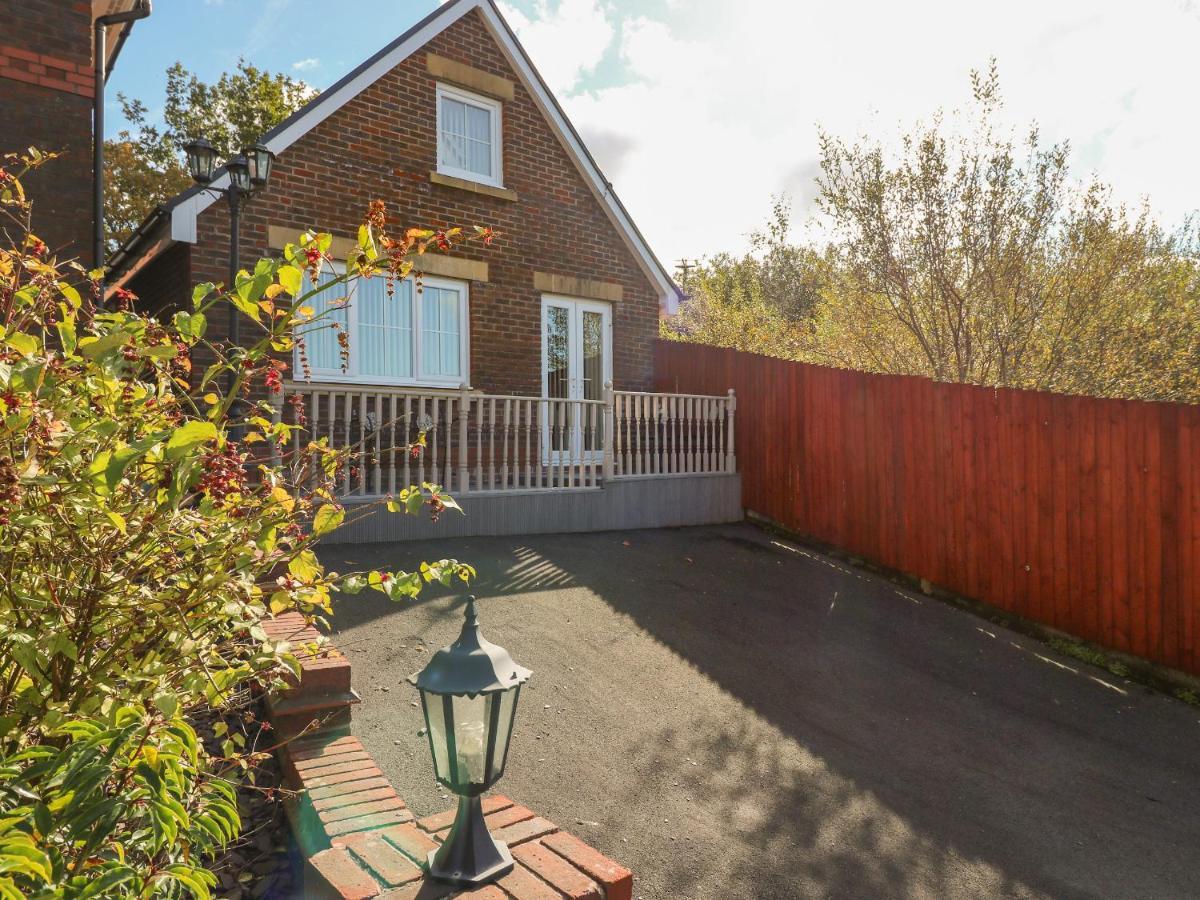 Ffau'R Ddraig Villa Llanelli Exteriör bild