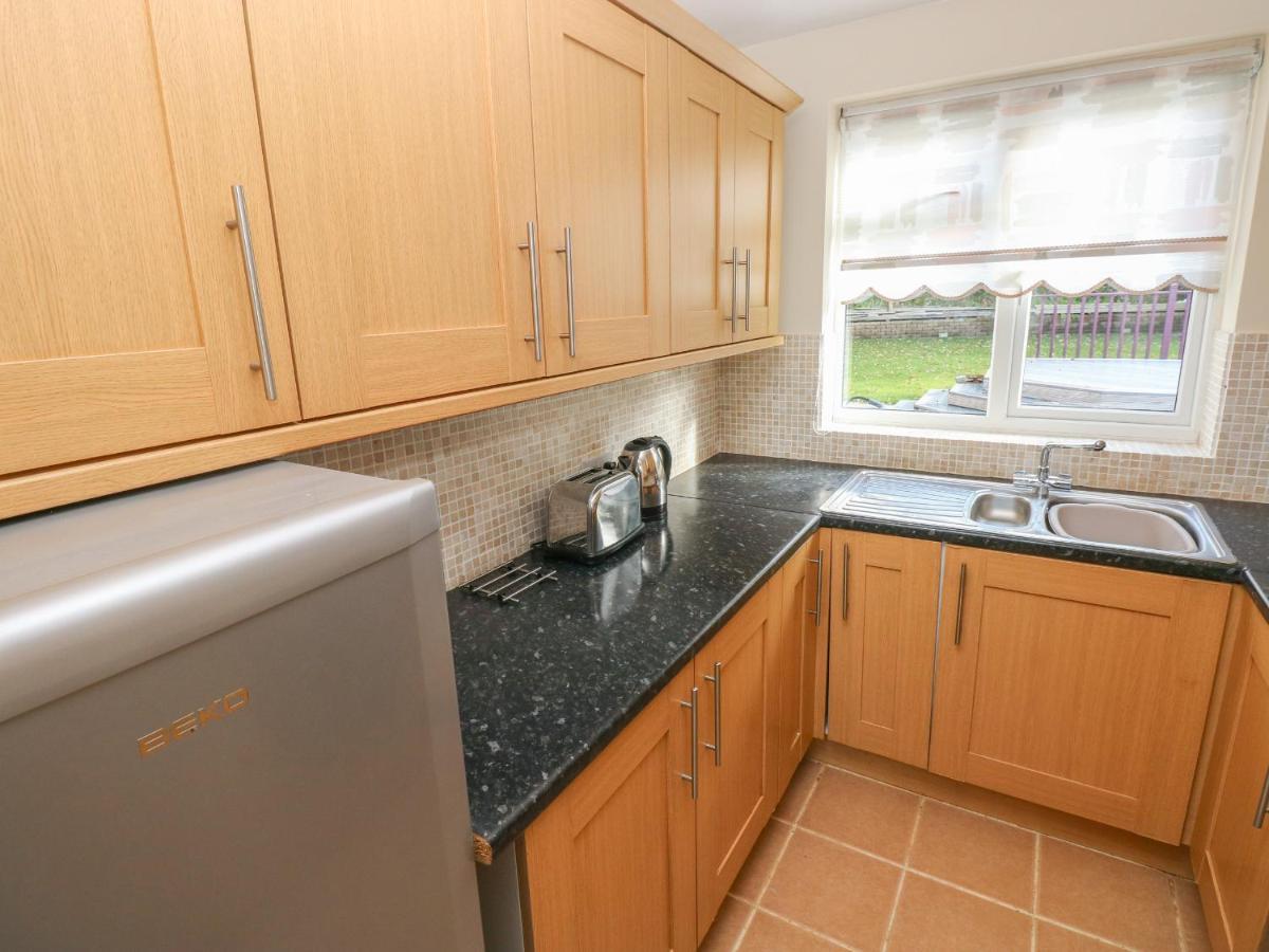 Ffau'R Ddraig Villa Llanelli Exteriör bild